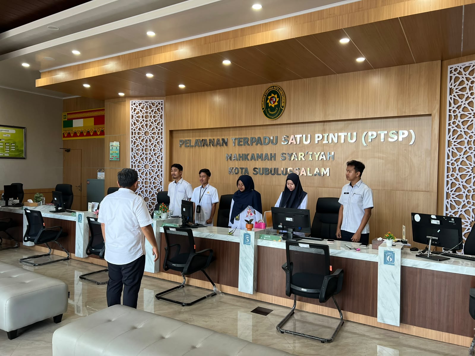 Briefing Pagi PTSP, MS Kota Subulussalam Tekankan Kedisiplinan serta Penerapan 5R dan 5S dalam Pelayanan